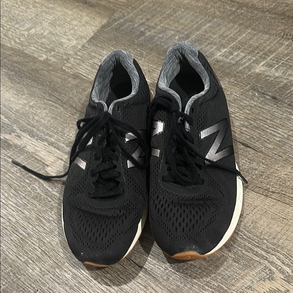 New Balance Black and Gray Athletic Sneakers with Breathable Mesh - Picture 1 of 6